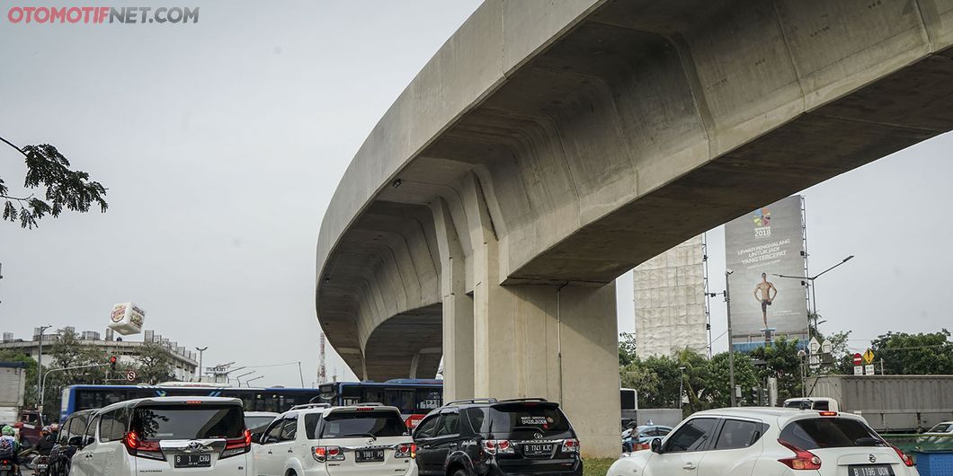 Uji Coba LRT fase pertama Stasiun Velodrome Rawamangun – Kelapa Gading. Photo : Agus Salim