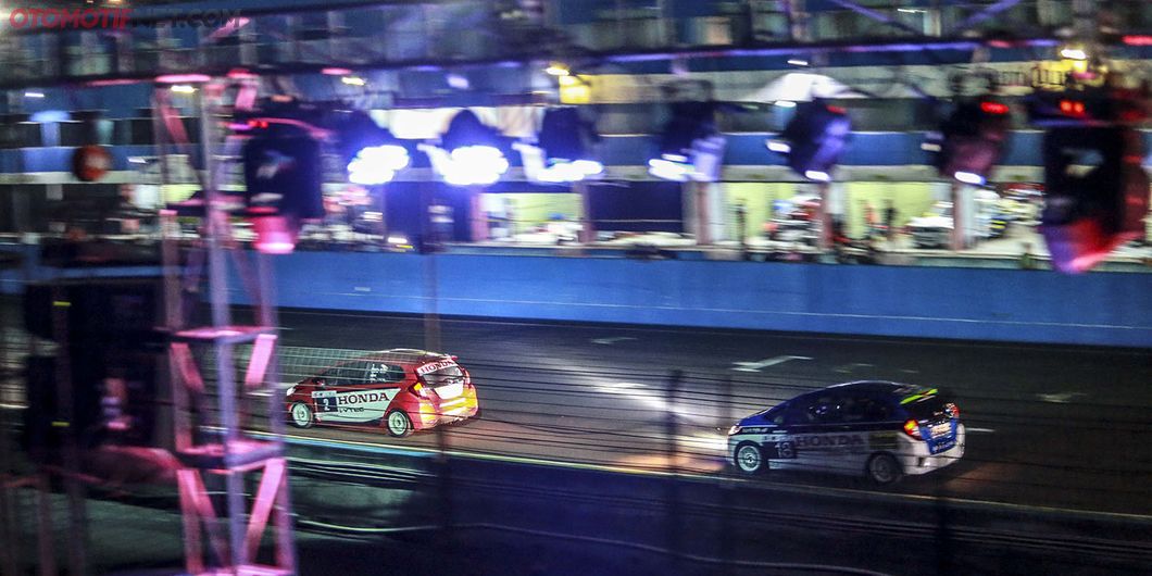 Night Race 2018, ISSOM seri 4 digelar malam hari di sirkuit Sentul. Photo:  F Yosi Setyo Nugroho