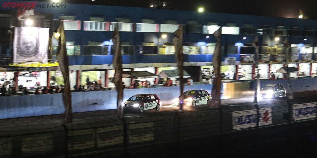 Night Race 2018, ISSOM seri 4 digelar malam hari di sirkuit Sentul. Photo:  F Yosi Setyo Nugroho