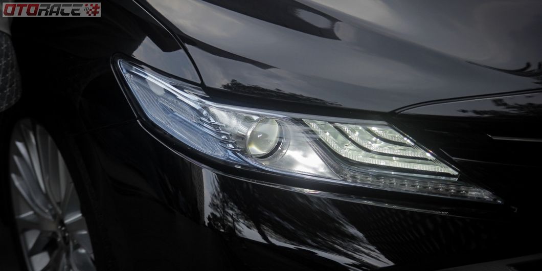 Lampu depan Camry 2019 sudah full LED 