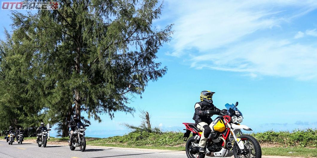 Moto Guzzi V85TT dan GridOto.com saat melintas pinggir pantai di kawasan Khok Kloi, distrik Takua Th