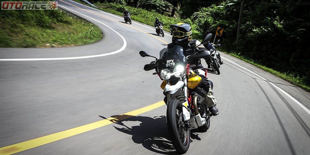 Moto Guzzi V85TT merupakan pesaing dari BMW F850GS, Triumph Tiger 800 XCx serta Honda Africa Twin.