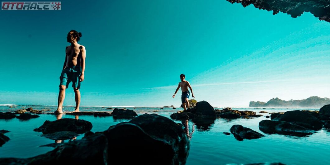 Toyota Fortuner Hidden Beach, Pantai Kondang Merak yang Bisa Bermain Air Laut