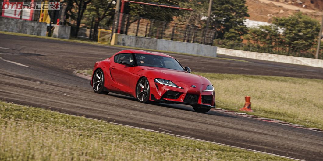 Ketika sport mode diaktifkan, seketika Toyota GR Supra jadi fun to drive