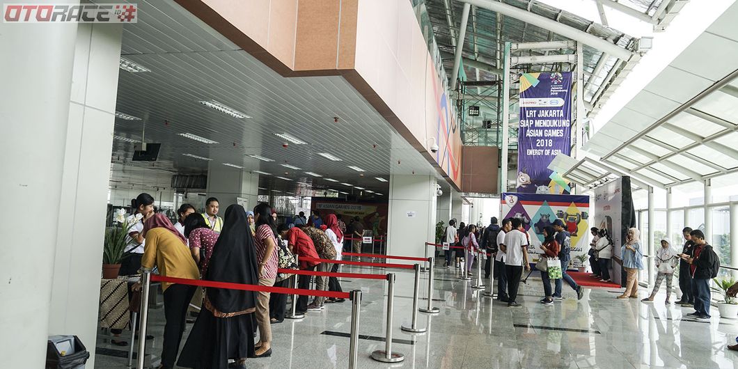 Uji Coba LRT fase pertama Stasiun Velodrome Rawamangun – Kelapa Gading. Photo : Agus Salim