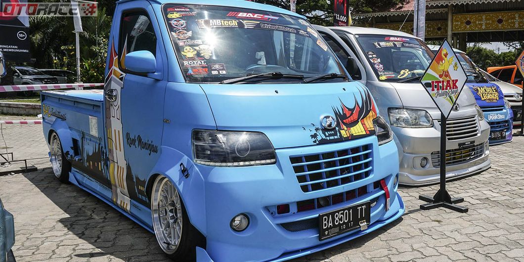 Gran Max pikap biru , peserta MBtech Auto Combat seri 2 Pekanbaru 2018. Photo : Agus Salim