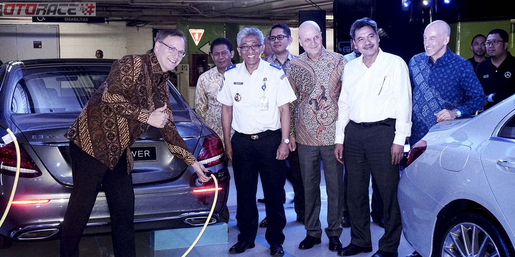 Mercedes-Benz Privilege Parking with EQ Power Charging, kerja sama dengan Plaza Indonesia.