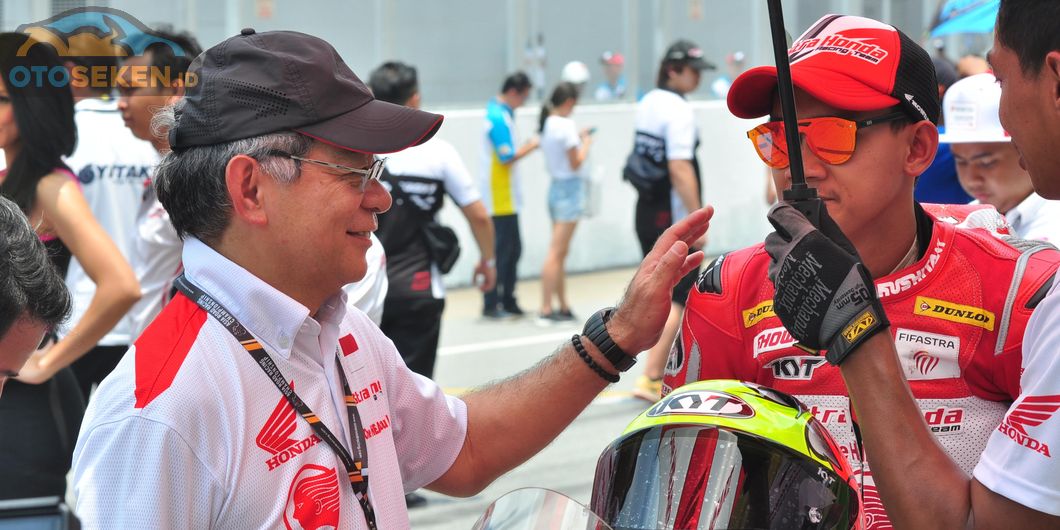 Inuma turut hadir untuk memberikan semangat pada pembalap Astra Honda Racing Team