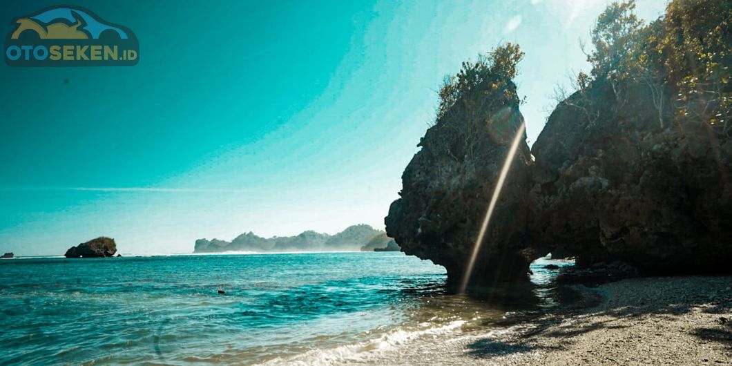 Toyota Fortuner Hidden Beach, Keindahan Pantai Kondang Merak, Malang