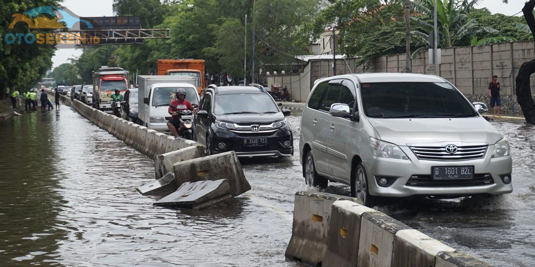 Sejumlah Ruas Jalan Utama di Jakarta Tergenang Banjir