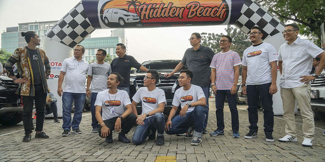 Tim Toyota Fortuner Hidden Beach bersama Perwakilan dari Toyota dan GridOto