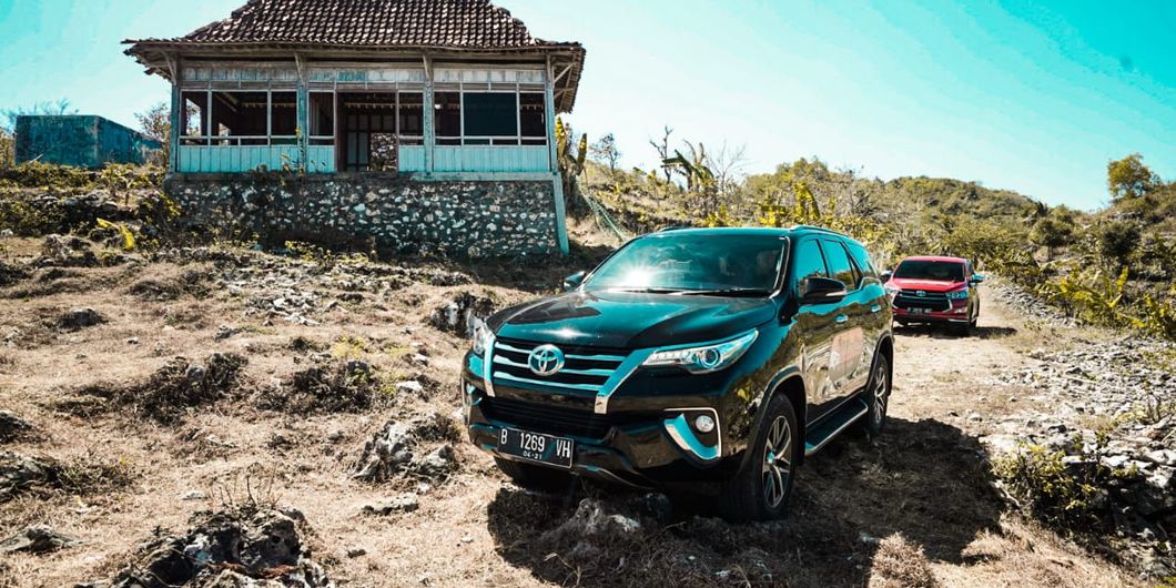 Toyota Fortuner Hidden Beach, Ujung Jalan Pantai Tanjung Kesirat.