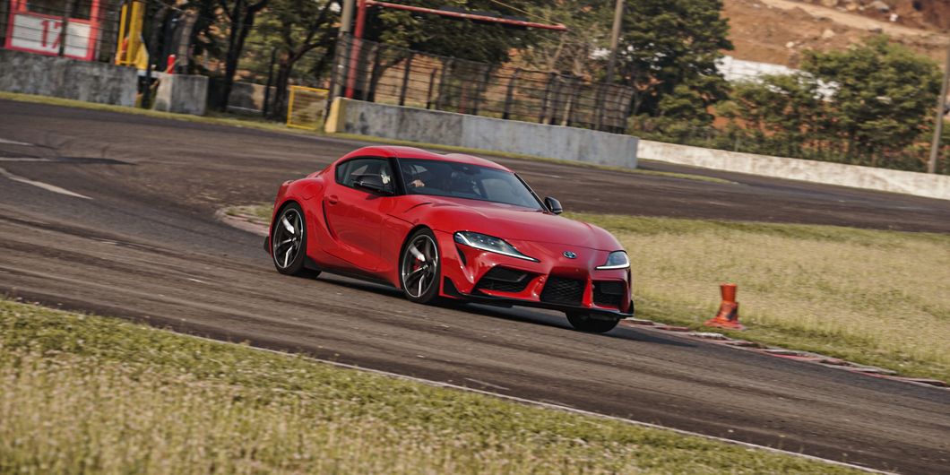 Ketika sport mode diaktifkan, seketika Toyota GR Supra jadi fun to drive