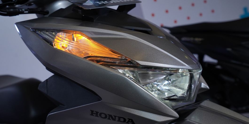 All New Honda BeAT 2020 menggunakan headlamp LED dan lampu sein masih bohlam