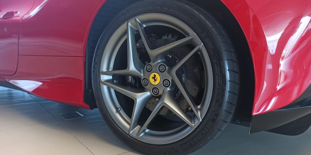 Pelek Ferrari F8 Spider model kipas