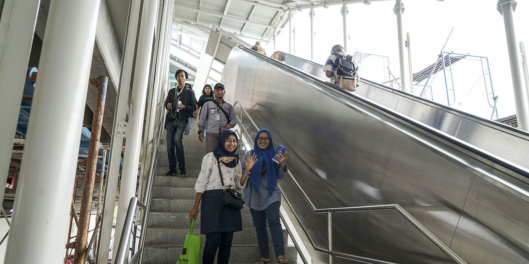 Uji Coba LRT fase pertama Stasiun Velodrome Rawamangun – Kelapa Gading. Photo : Agus Salim