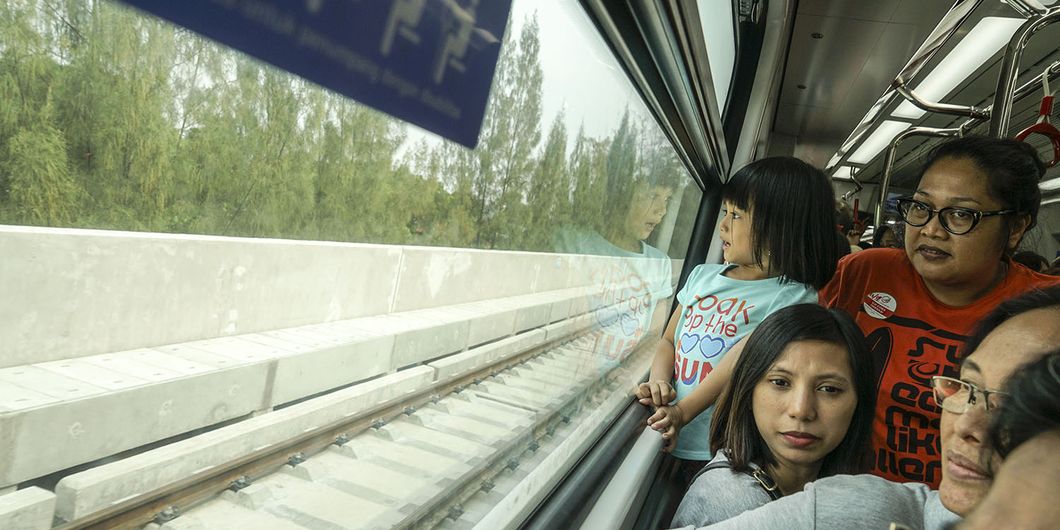 Uji Coba LRT fase pertama Stasiun Velodrome Rawamangun – Kelapa Gading. Photo : Agus Salim