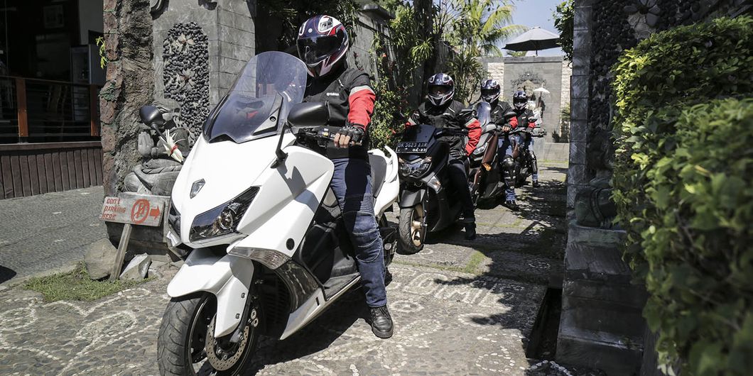 Perjalanan MAXI YAMAHA Tour de Indonesia Etape East 3 Denpasar – Lovina. Photo : RR Inne Aveline