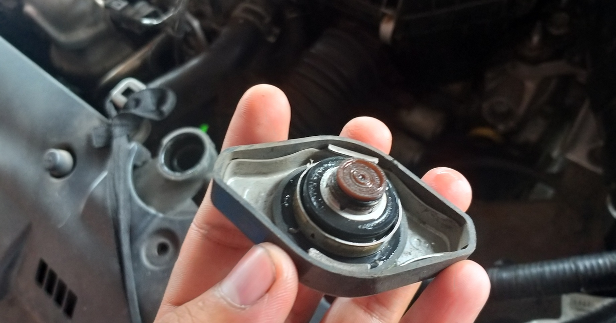 Awas Nyembur, Begini Cara yang Benar dan Aman Membuka Tutup Radiator ...