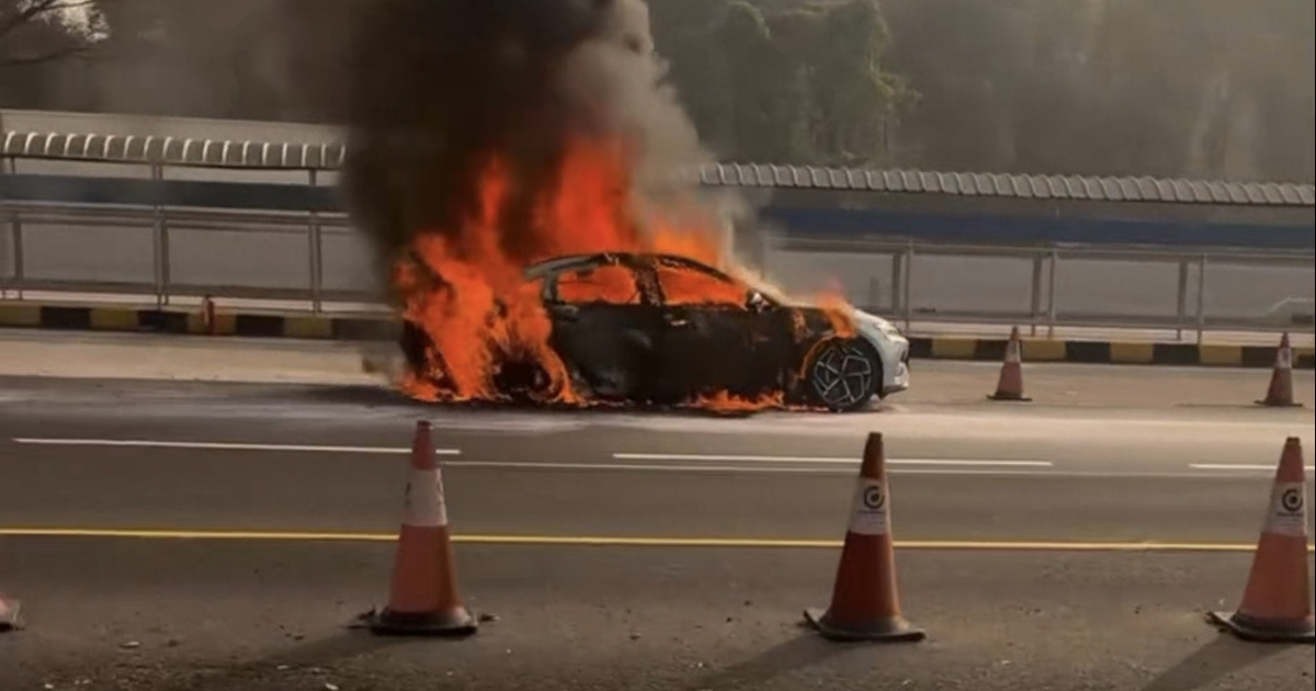 Mobil Listrik Tiba-tiba Terbakar di Jalan, Bisa Dari Hal Sepele Ini