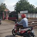 Boncengan Naik Honda Revo, Bapak dan Anak Tewas Tersambar Kereta di Perlintasan KA Tanpa Palang