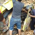 Truk Oleng Akibat Pecah Ban di Tanjakan Mbah Singo Karanganyar, Empat Orang Luka-luka