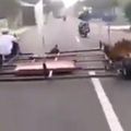 Vespa Modifikasi Ekstrim Bikin Netizen Geram, Rangka Melebar, Makan Setengah Badan Jalan