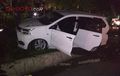 Diduga Pengemudinya Mabuk, Avanza Tabrak Pengendara Motor dan Nyungsep ke Taman
