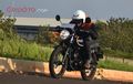 Wow! Test Akselerasi Kawasaki W175 Tempel CB150R, Tinggalkan MegaPro