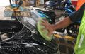Awas! Windshield Motor Rawan Baret Saat Dicuci, Begini Cara Yang Benar