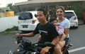 Ashanty Dibonceng Naik Motor di Bali, Waduh Helmnya Mana Nih?