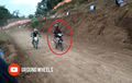 Viral! Bikers Honda Supra X Nyasar ke Trek Grasstrack, Padahal Lagi Pada Latihan