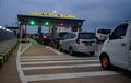 Antrian Panjang Mulai Terlihat di Gerbang Tol Batang-Pekalongan, Udah Pada Liburan Neh?