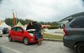 Jangan Khawatir, Ini Tips Aman Cek Kondisi Mobil di Tengah Perjalanan