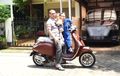 Artis Ayu Dewi Hadiahkan Ayahanda Vespa Primavera Edisi Spesial, Nangis Terharu