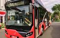 Daimler Serahkan Bus ke Walikota Surabaya, Metode Pembayaran Pakai Botol Plastik