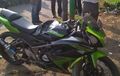 Kejar Waktu Masuk Sekolah, Dua Pelajar Pengendara Kawasaki Ninja RR 150 Kritis Tabrak Tiang Listrik