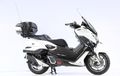 Yamaha NMAX Siap Turing, Tempel Boks, Comot Proyektor Lampu Honda HR-V