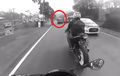 Video Suzuki GSX-R150 dan Yamaha R25 Tersungkur Ditabrak Mobil Saat Sunmori