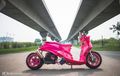 Cewek Banget! Yamaha Fino Pakai Baju Pink, Kakinya Sampai Melar