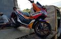 Nangkring di Truk Dealer, Ini Penampakan PCX Livery Repsol Honda