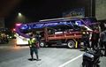 Truk Diduga Ngeblong Tubruk Bus, Besi Tembus Kursi Penumpang, Kaca Rontok