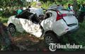 Toyota Avanza Penyok Nyaris Belah Dua, Beradu Dengan Pohon Akasia