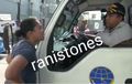 Video Emak-emak Bentak Petugas Dishub Gara-gara Motornya Diangkut