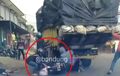 Suzuki Shogun 110 Nyaris Dilindas Truk Mundur, Siswi Syok Digotong Warga