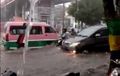 Banjir Makin Dalem di Depan, Carry Lolos, Tapi Kijang Innova Ragu