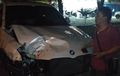 BMW X4 Hajar Pohon Dan Tiang Listrik, Bumper Bubar, Pengemudi Susah Ngomong