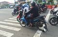 Melanggar Marka Jalan, Pengendara Motor Terekam CCTV, Kena Tegur Pula