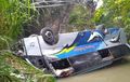 Sopir Bus Sugeng Rahayu Diduga Mengantuk, Geber Bus 90 Km/Jam, Endingnya Terbalik di Sungai