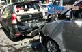 Kijang Innova Tabrak Pantat Avanza, Enam Mobil Ringsek Sekaligus